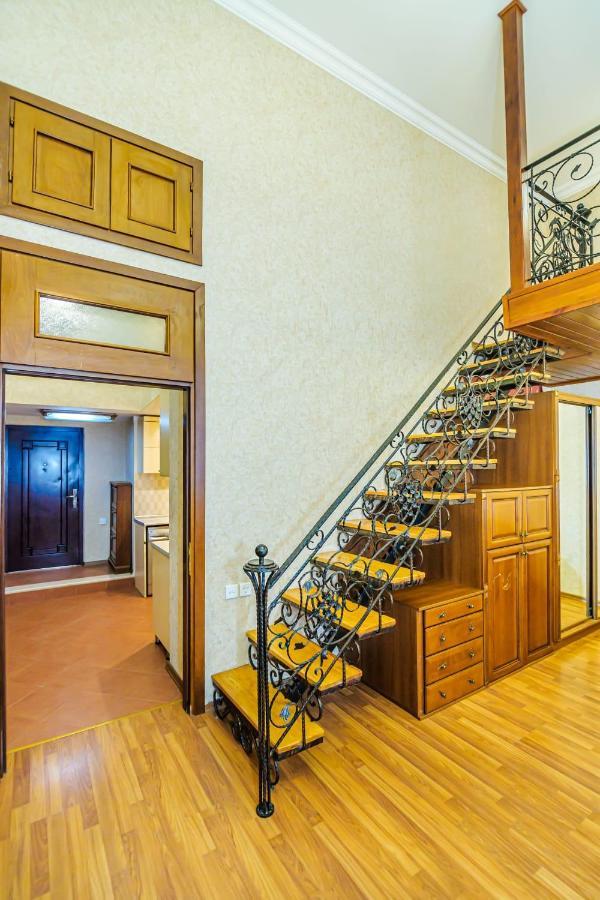 באקו Nizami Street 2 Room Luxe House מראה חיצוני תמונה